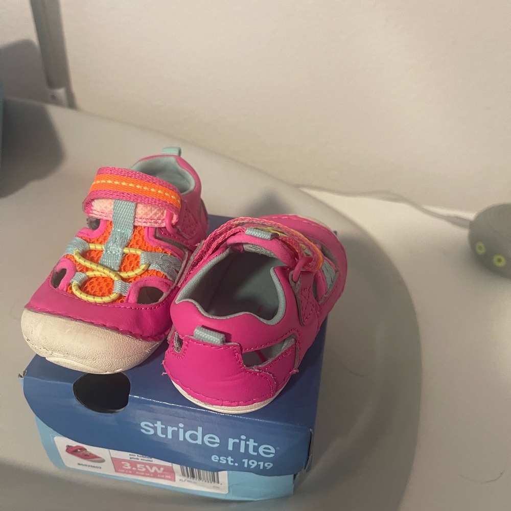 Stride rite Tobias sneaker sandals size 3.5 W